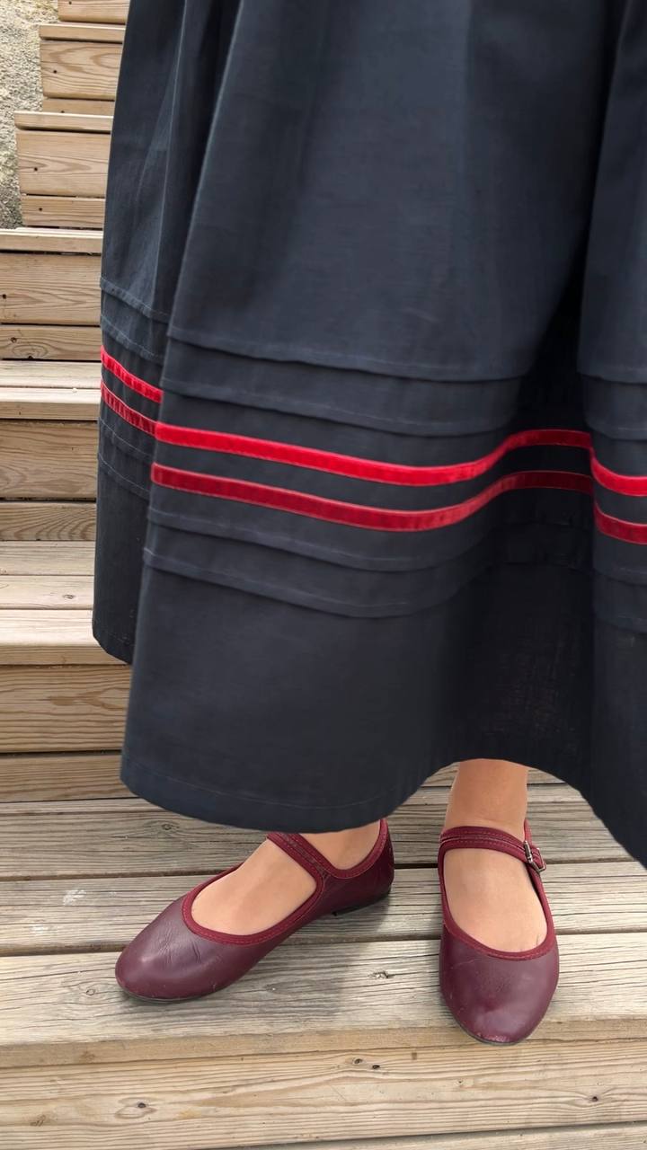 “Halyna” linen cotton midi skirt – navy blue with red velvet stripes