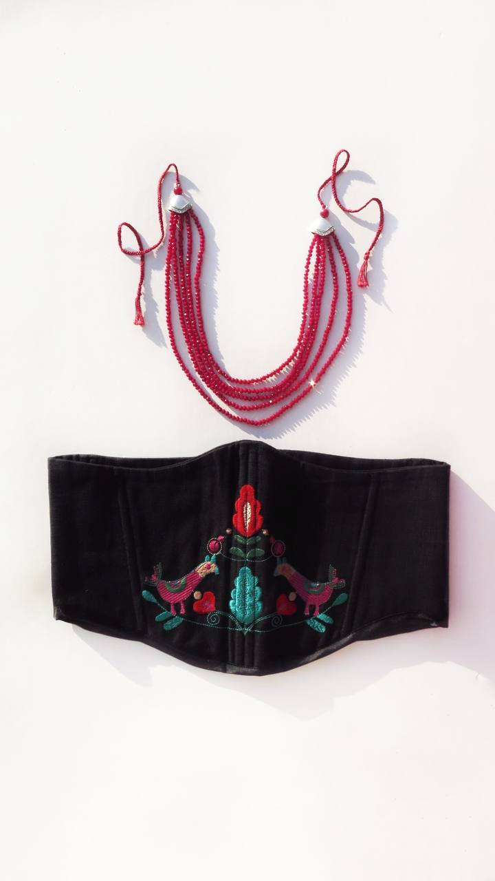 Корсет “Квітка Роду” чорний льон з вишивкою дерева життя