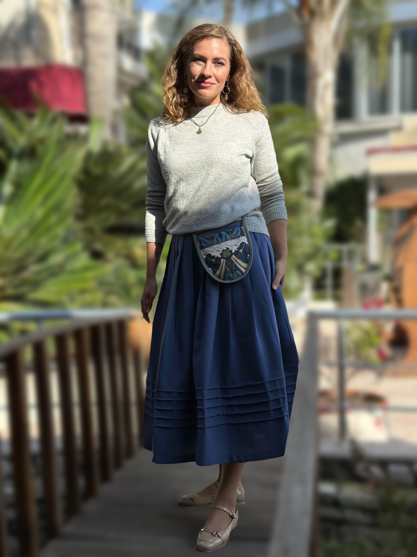 Elegant blue midi skirt