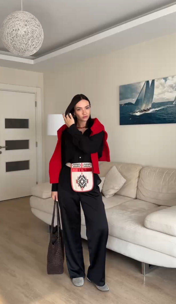 Ладунка “Жива Лінія” – Бежева Льняна Поясна Сумка з Вибійкою та Оксамитовою Стрічкою