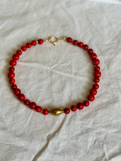 Rosehip Grace Necklace – Red Howlite Choker with Traditional Rosehip-Shaped Bead | Ethnic Jewelry by Goya Concept