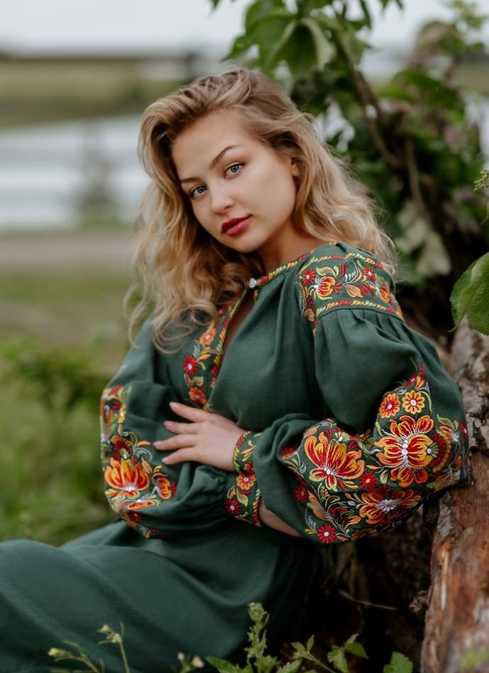 Petrykivska Muse | Emerald Green Linen Maxi Dress