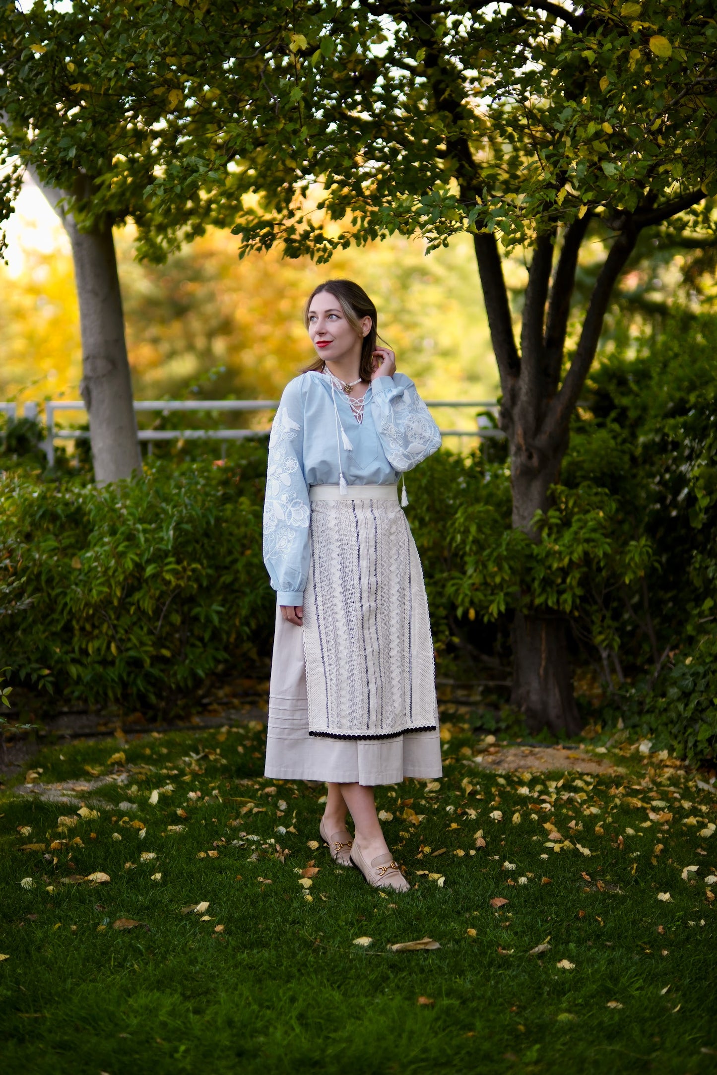 Ivory lace Apron “Tender Chord”