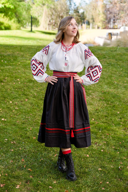 Ukrainian sash “Barvysta” | Ethno striped belt with red tassels