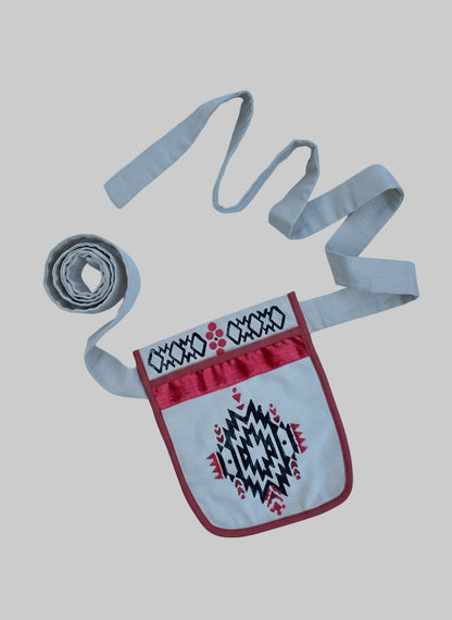 Ладунка “Жива Лінія” – Бежева Льняна Поясна Сумка з Вибійкою та Оксамитовою Стрічкою