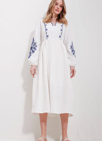 Enchanting Dress "Chornobryvtsi"