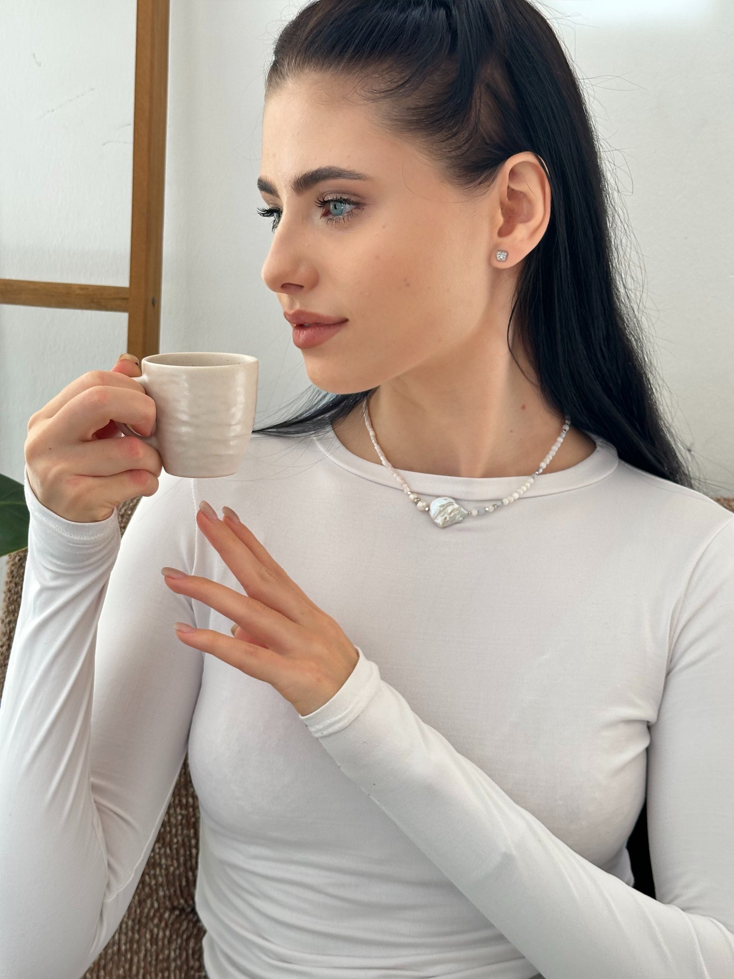 Delicate Mother-of-Pearl Necklace Perla Viva with Baroque Pearl