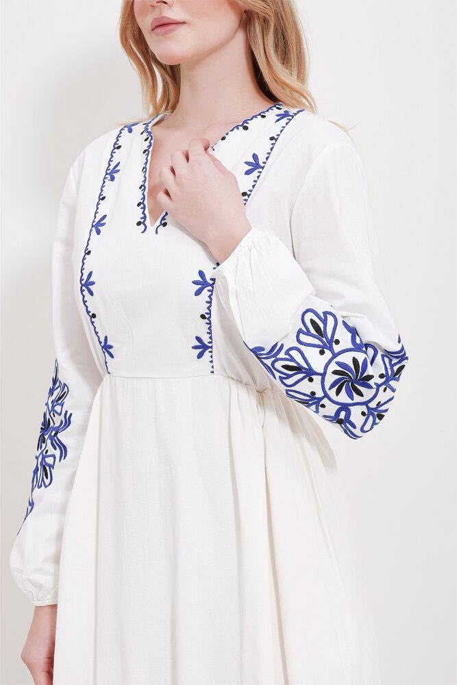 Enchanting Dress "Chornobryvtsi"
