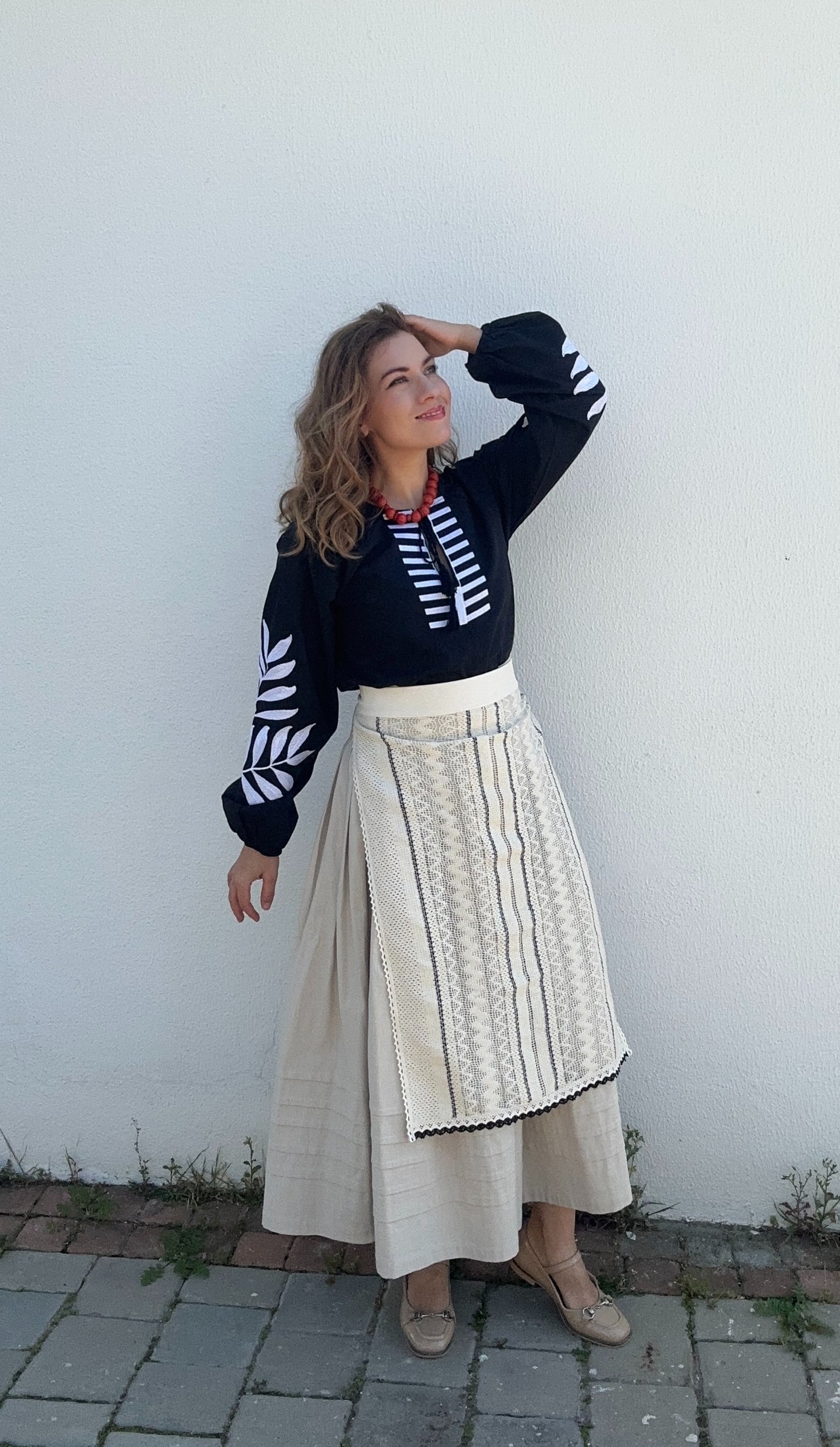 Ivory lace Apron “Tender Chord”