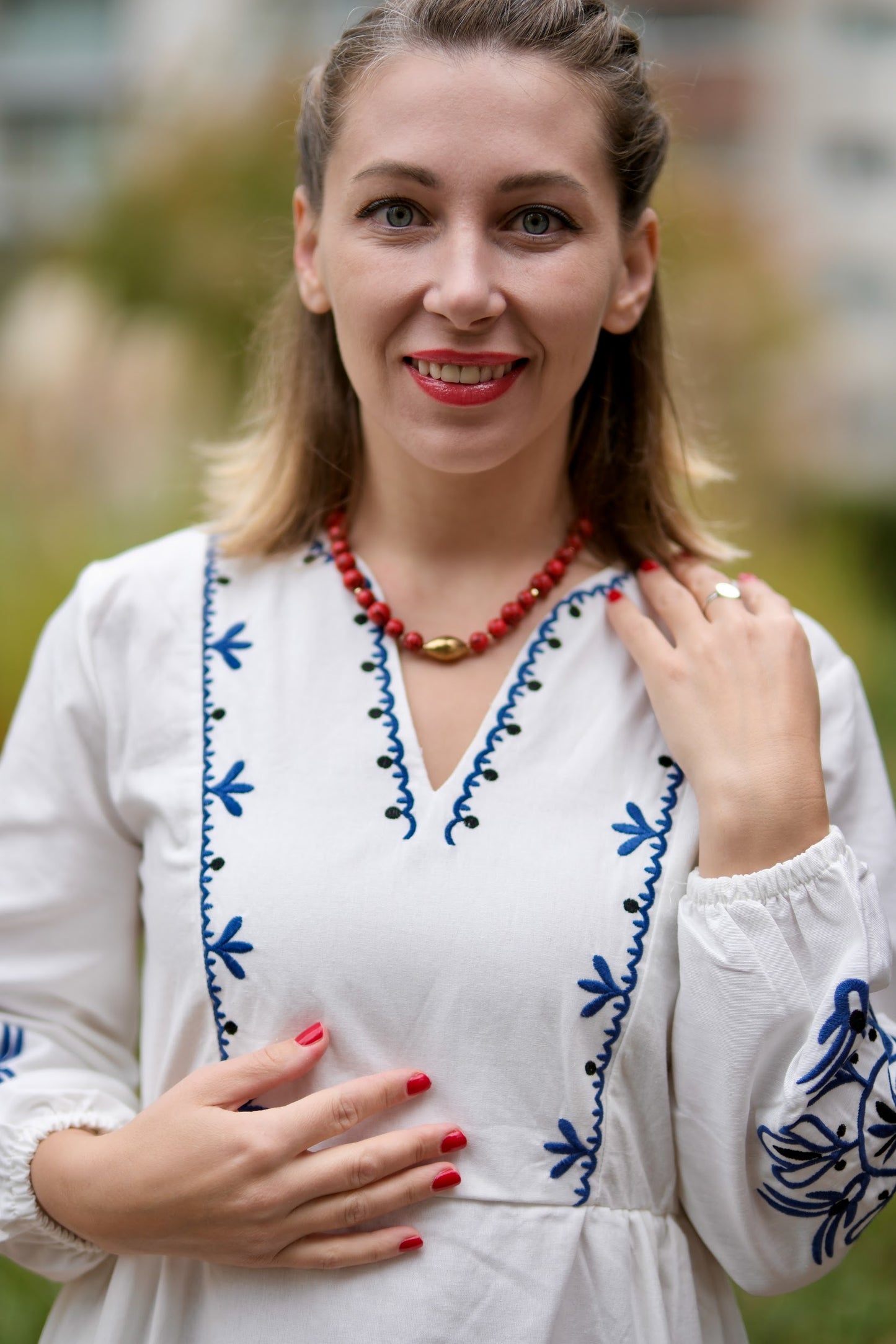 Rosehip Grace Necklace – Red Howlite Choker with Traditional Rosehip-Shaped Bead | Ethnic Jewelry by Goya Concept