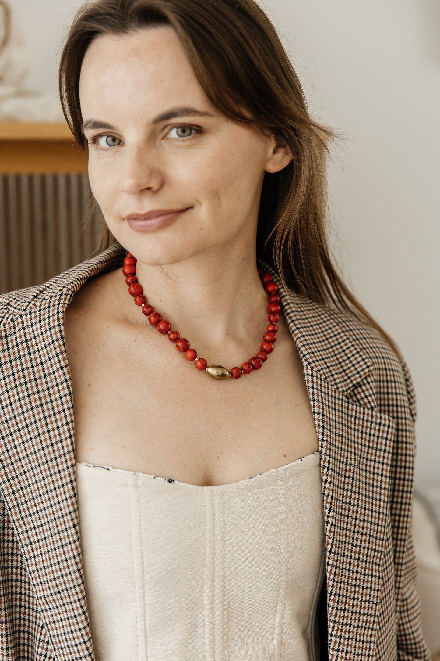 Rosehip Grace Necklace – Red Howlite Choker with Traditional Rosehip-Shaped Bead | Ethnic Jewelry by Goya Concept