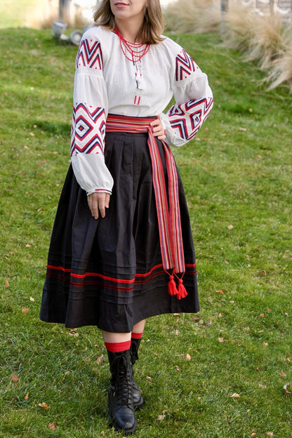 Ukrainian sash “Barvysta” | Ethno striped belt with red tassels