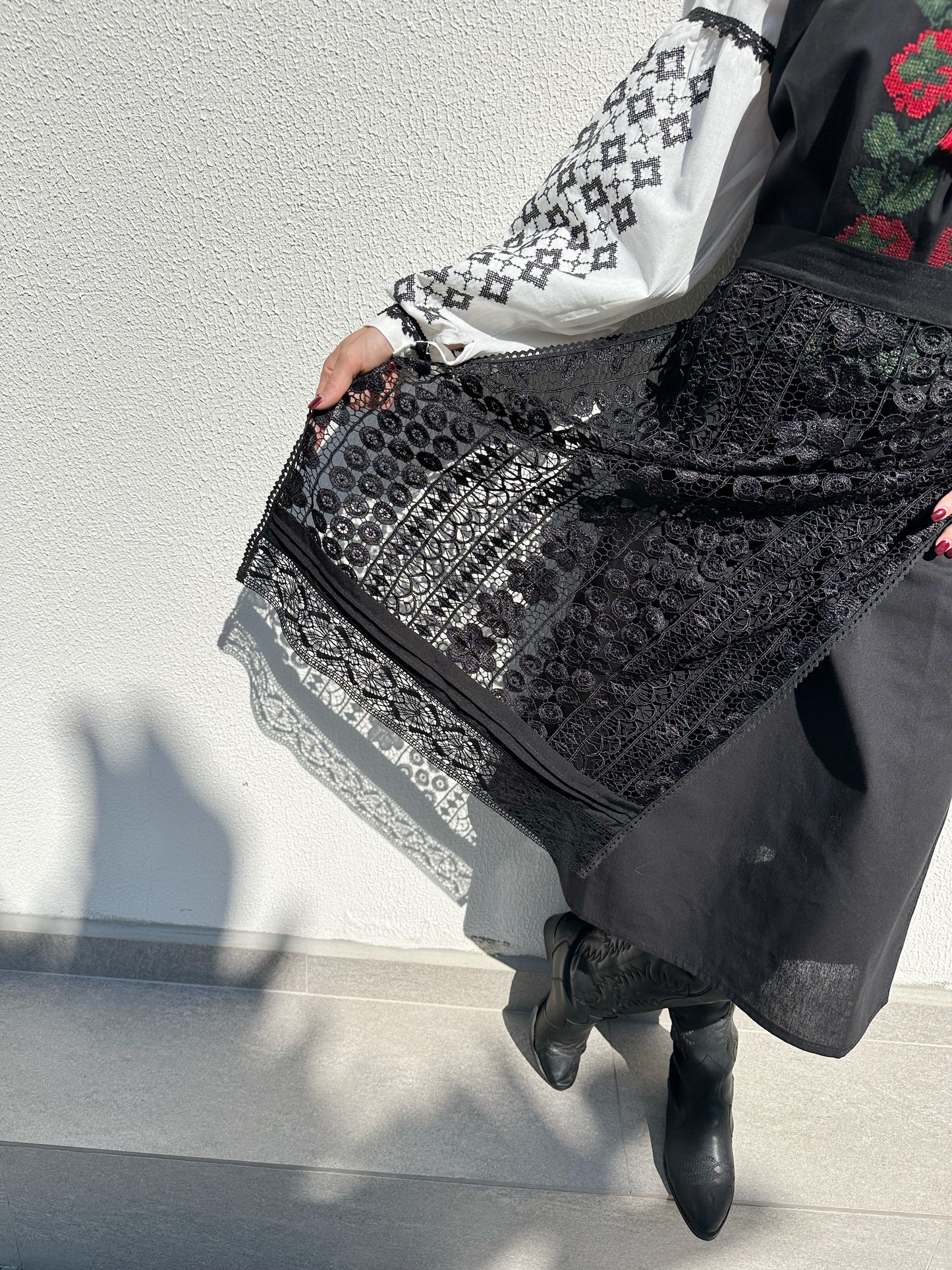 Чорний мереживний фартух "Галактика"