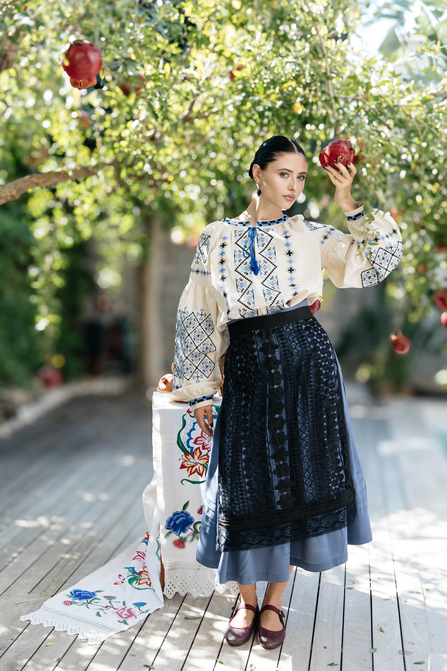 Чорний мереживний фартух "Галактика"