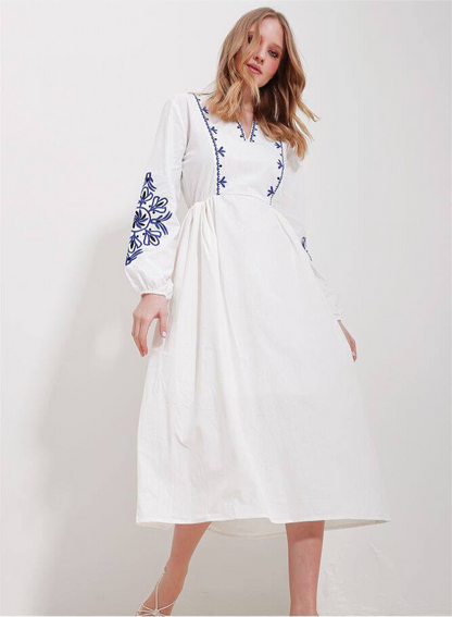Enchanting Dress "Chornobryvtsi"