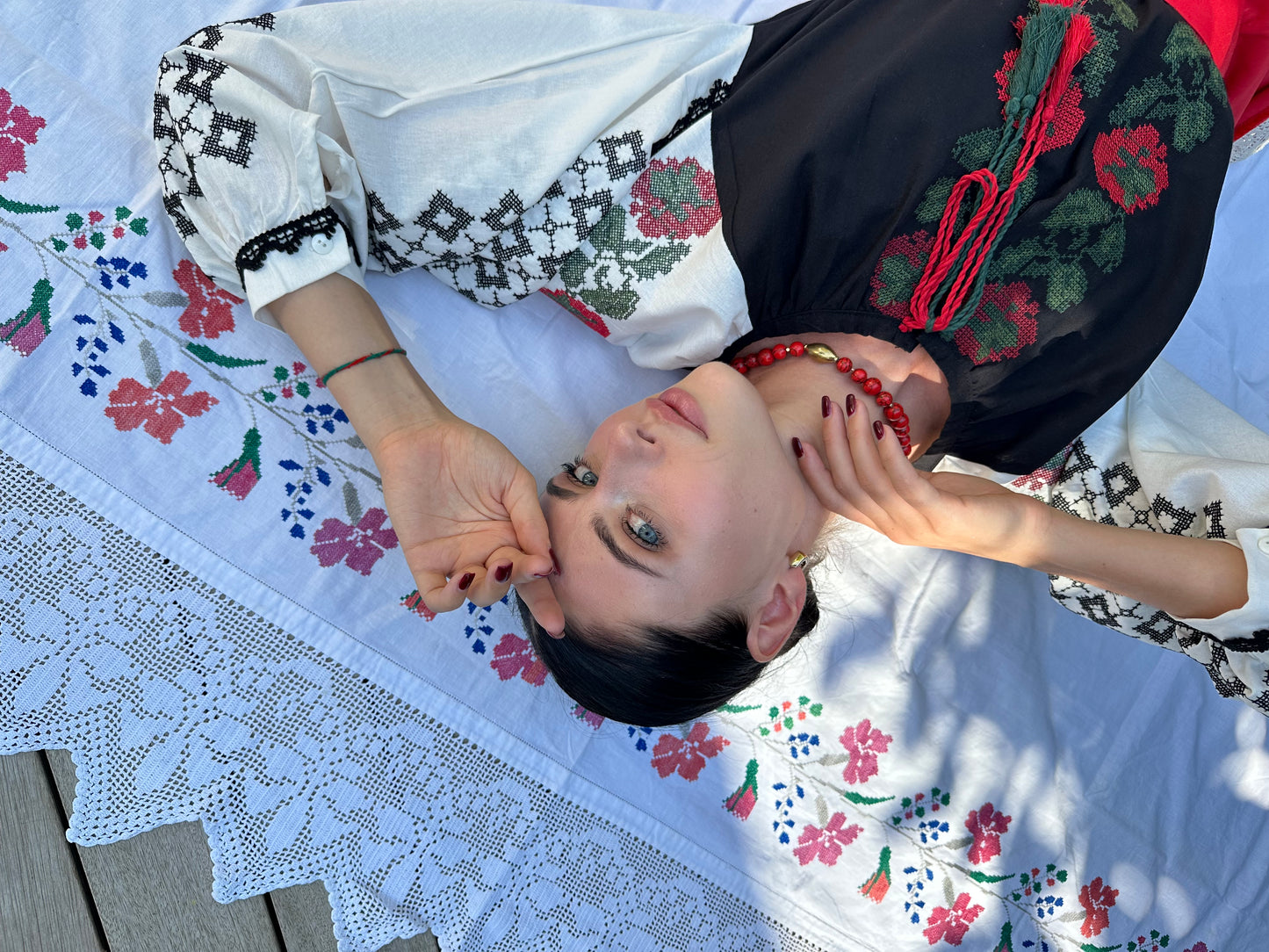 Rosehip Grace Necklace – Red Howlite Choker with Traditional Rosehip-Shaped Bead | Ethnic Jewelry by Goya Concept