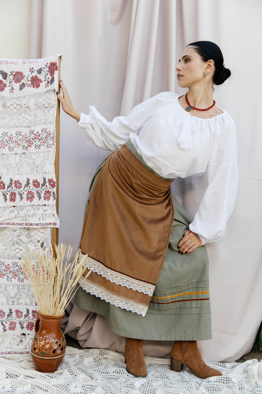 Chestnut Honey Velvet Apron – Mustard Waist Accessory with Cotton Lace and Velvet Ribbons | Goya Concept