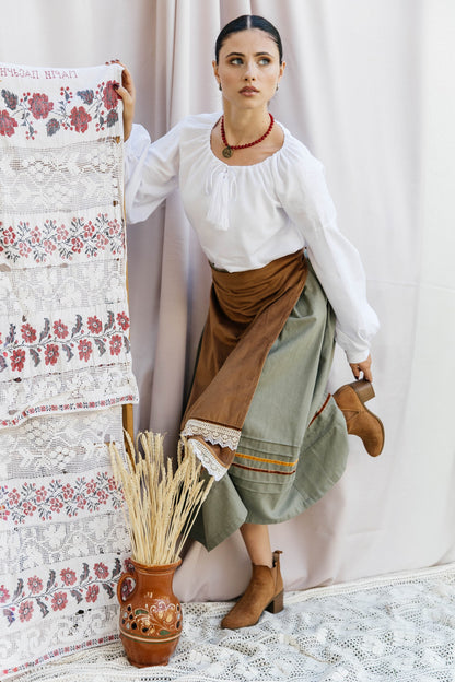 Chestnut Honey Velvet Apron – Mustard Waist Accessory with Cotton Lace and Velvet Ribbons | Goya Concept