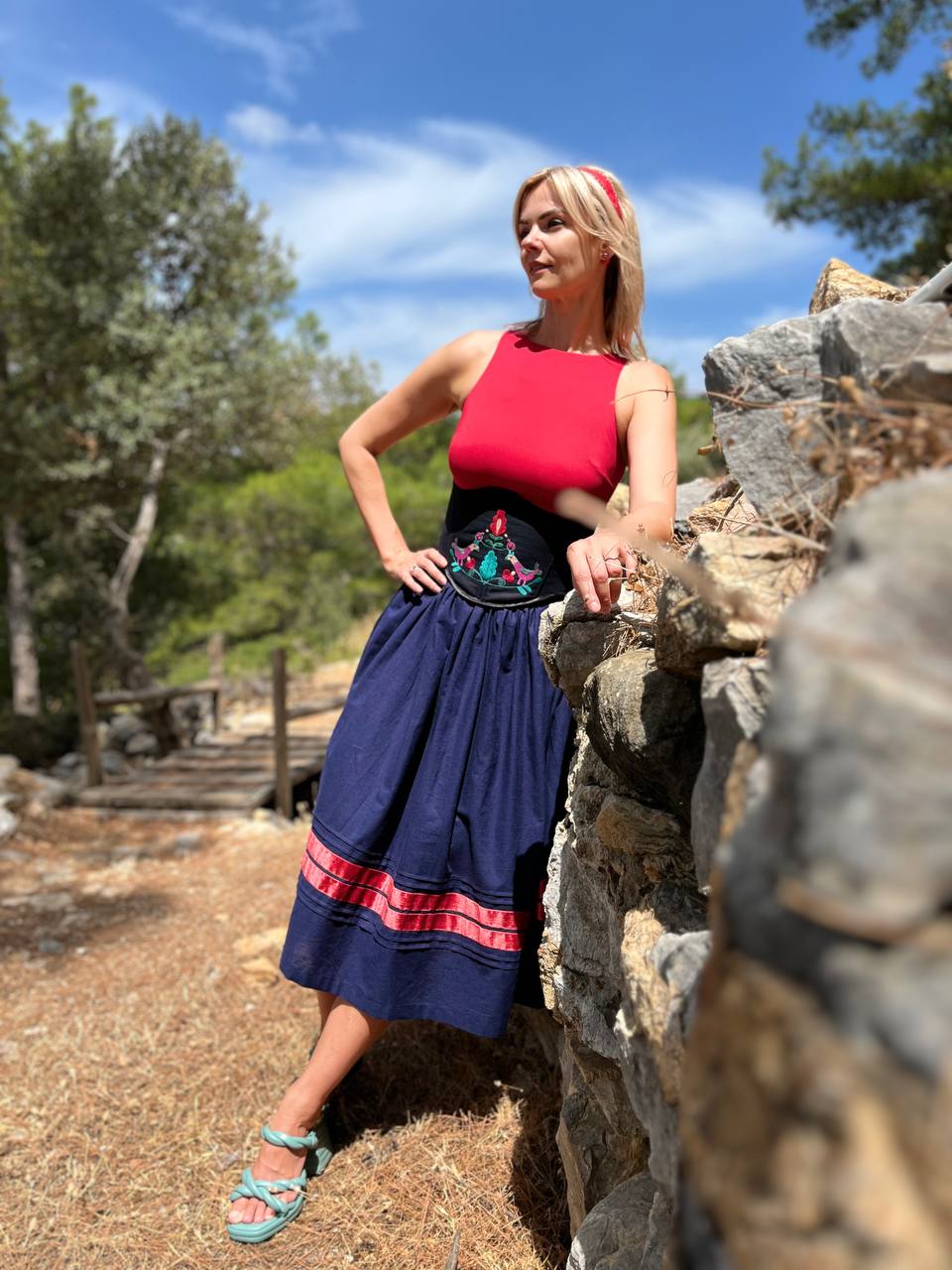 Корсет “Квітка Роду” чорний льон з вишивкою дерева життя