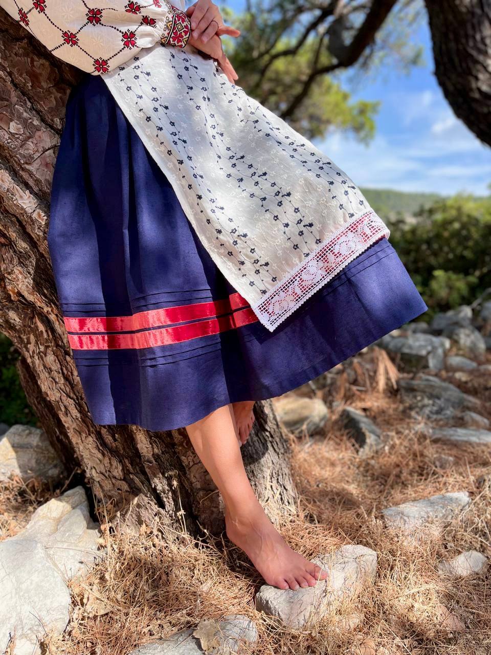 Apron with floral embroidery and lace “Spring”