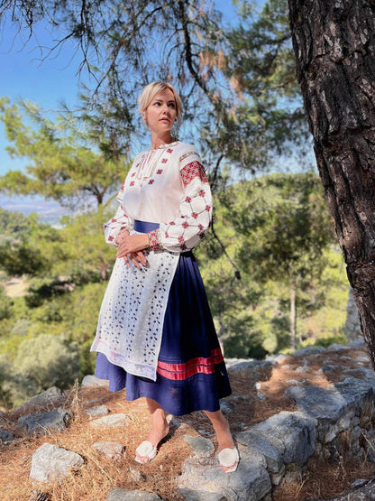 Apron with floral embroidery and lace “Spring”